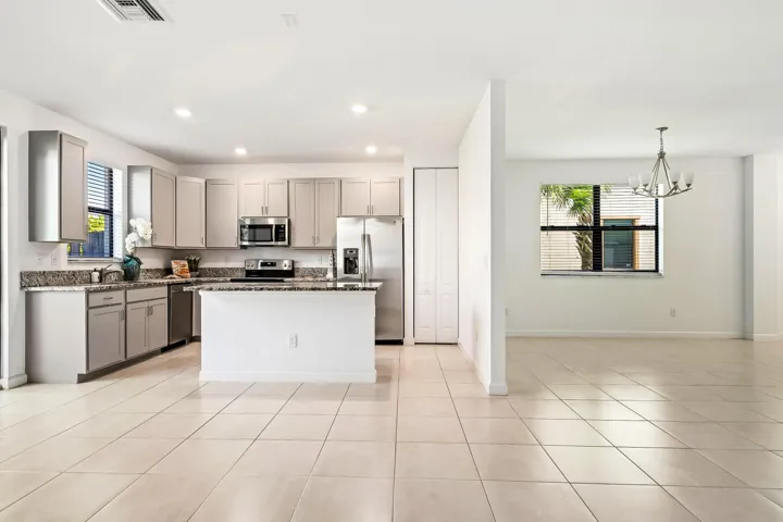 5323 Santa Maria Ave 06