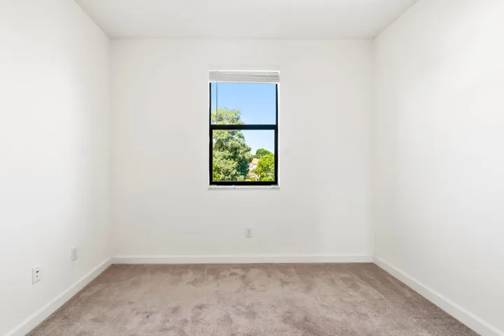 5323 Santa Maria Ave 28