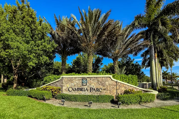 5323 Santa Maria Ave 71