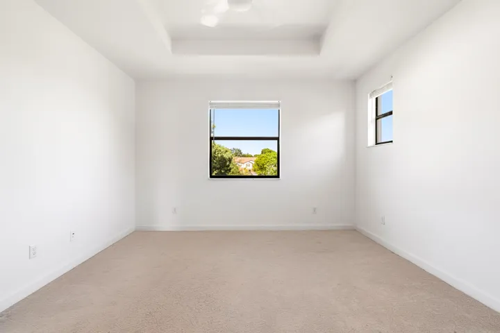 5323 Santa Maria Ave 33