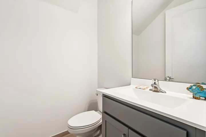 5323 Santa Maria Ave 18