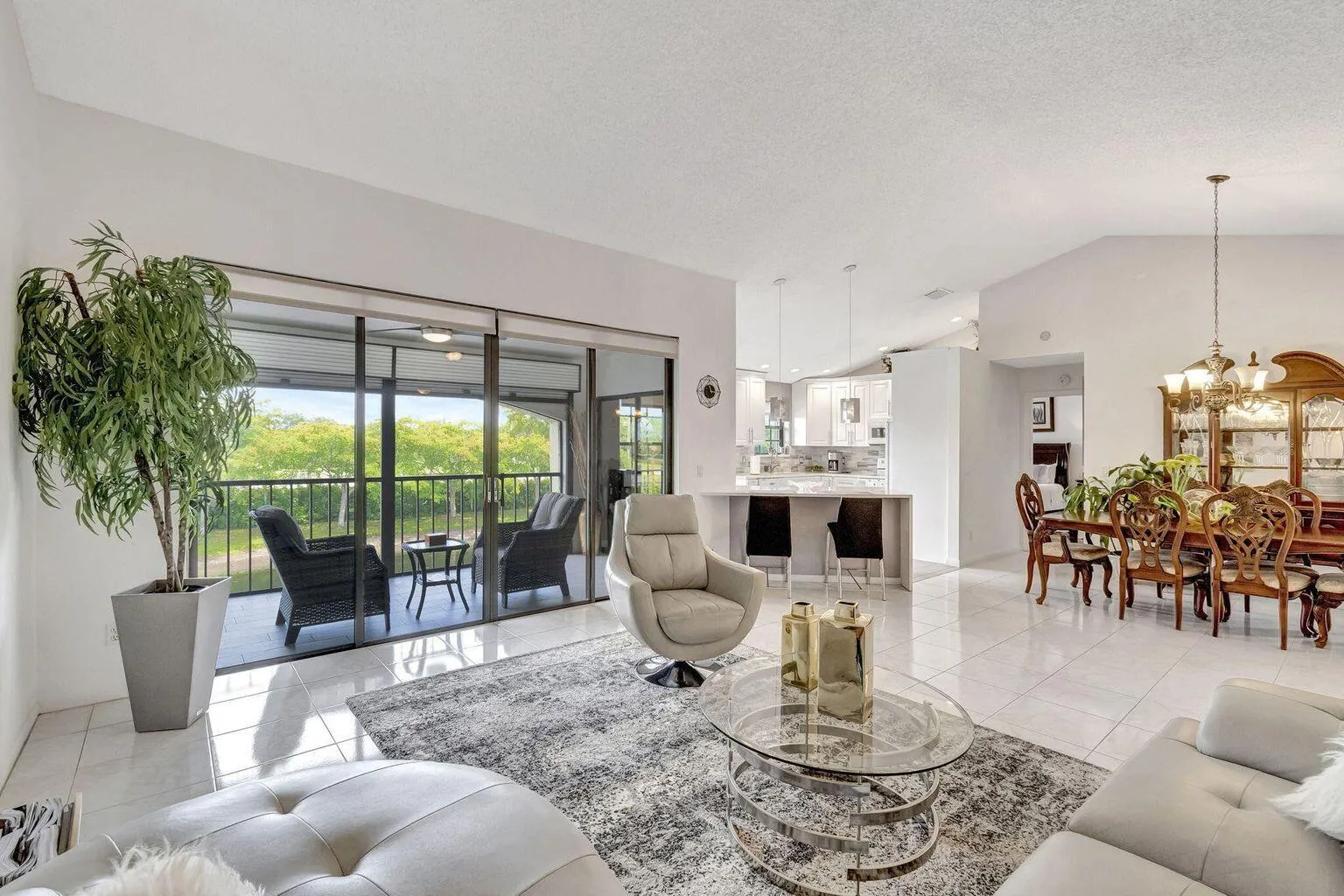 LIVING/DINING