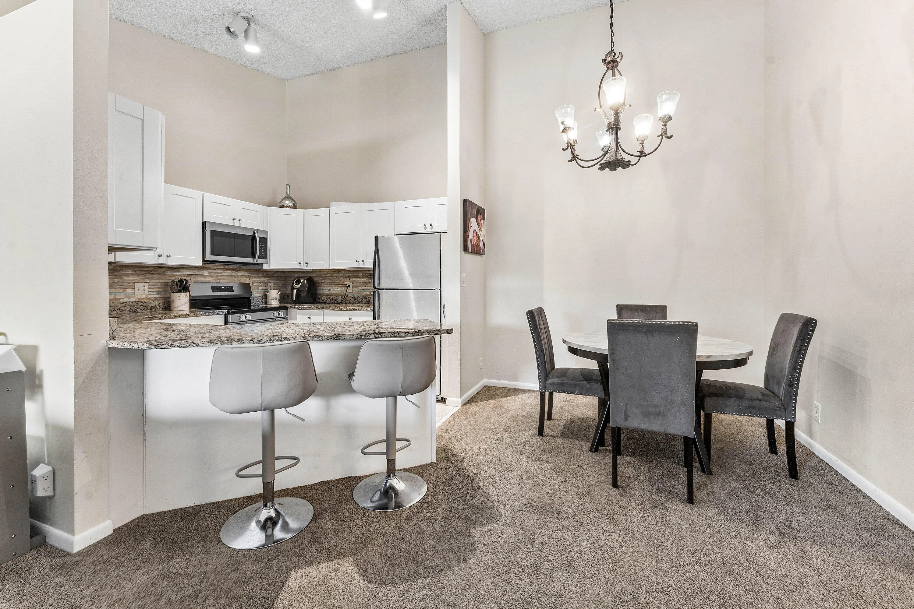 Kitchen & Dining Area