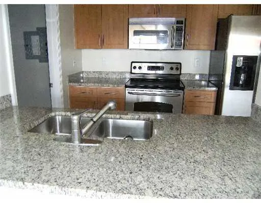 6529 Emerald Dunes Drive 302 kitchen