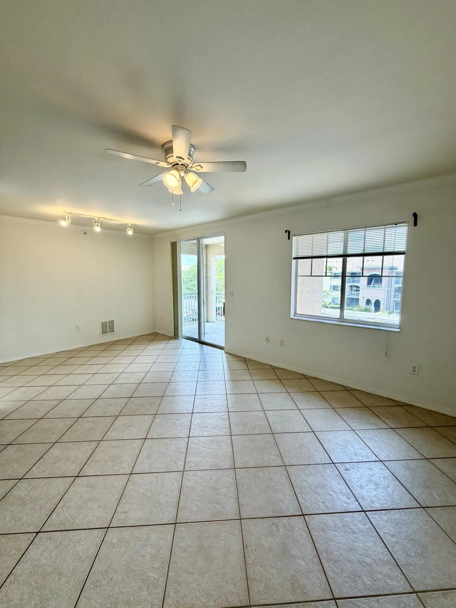 6529 Emerald Dunes 302 (4)