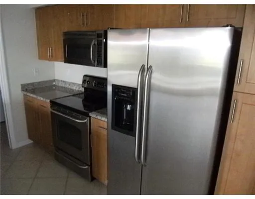 6529 Emerald Dunes Drive 302 kitchen2