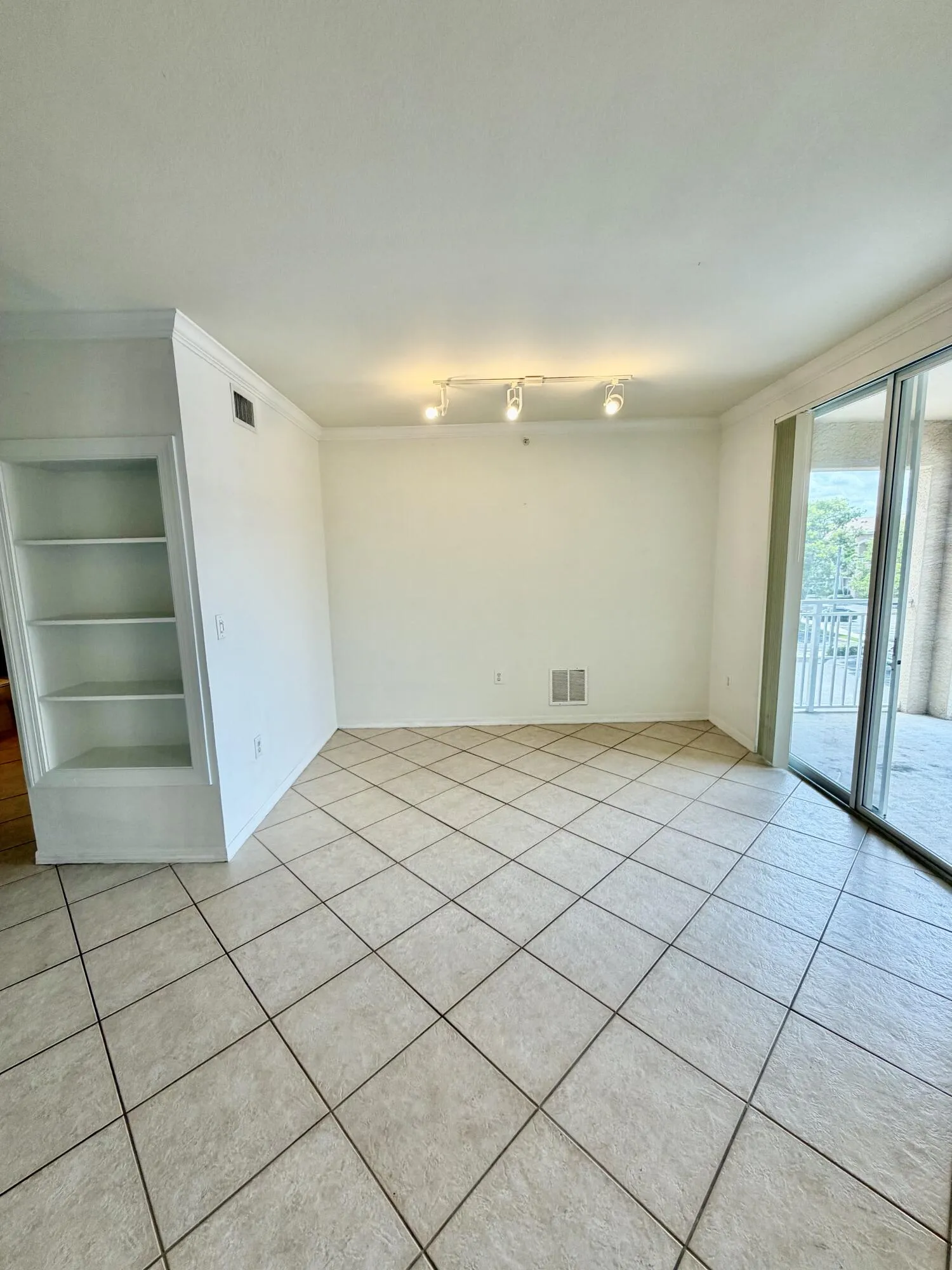 6529 Emerald Dunes 302 (5)