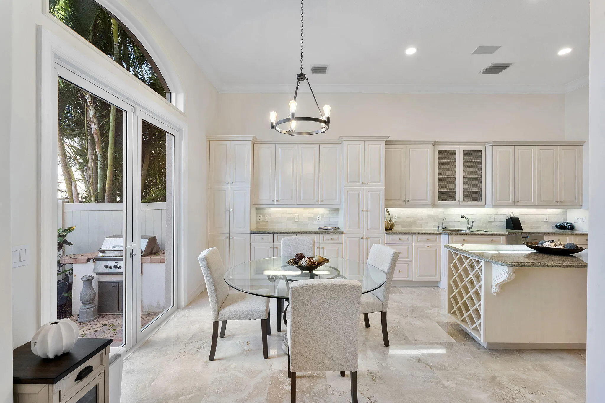 Eat-in kitchen
