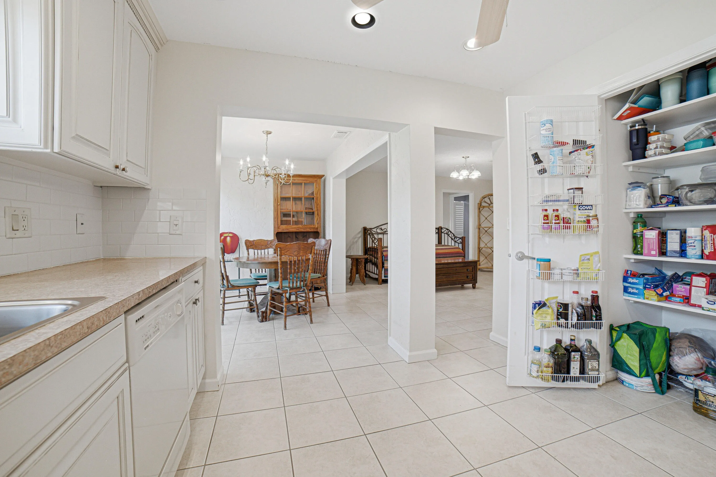 Kitchen-Pantry