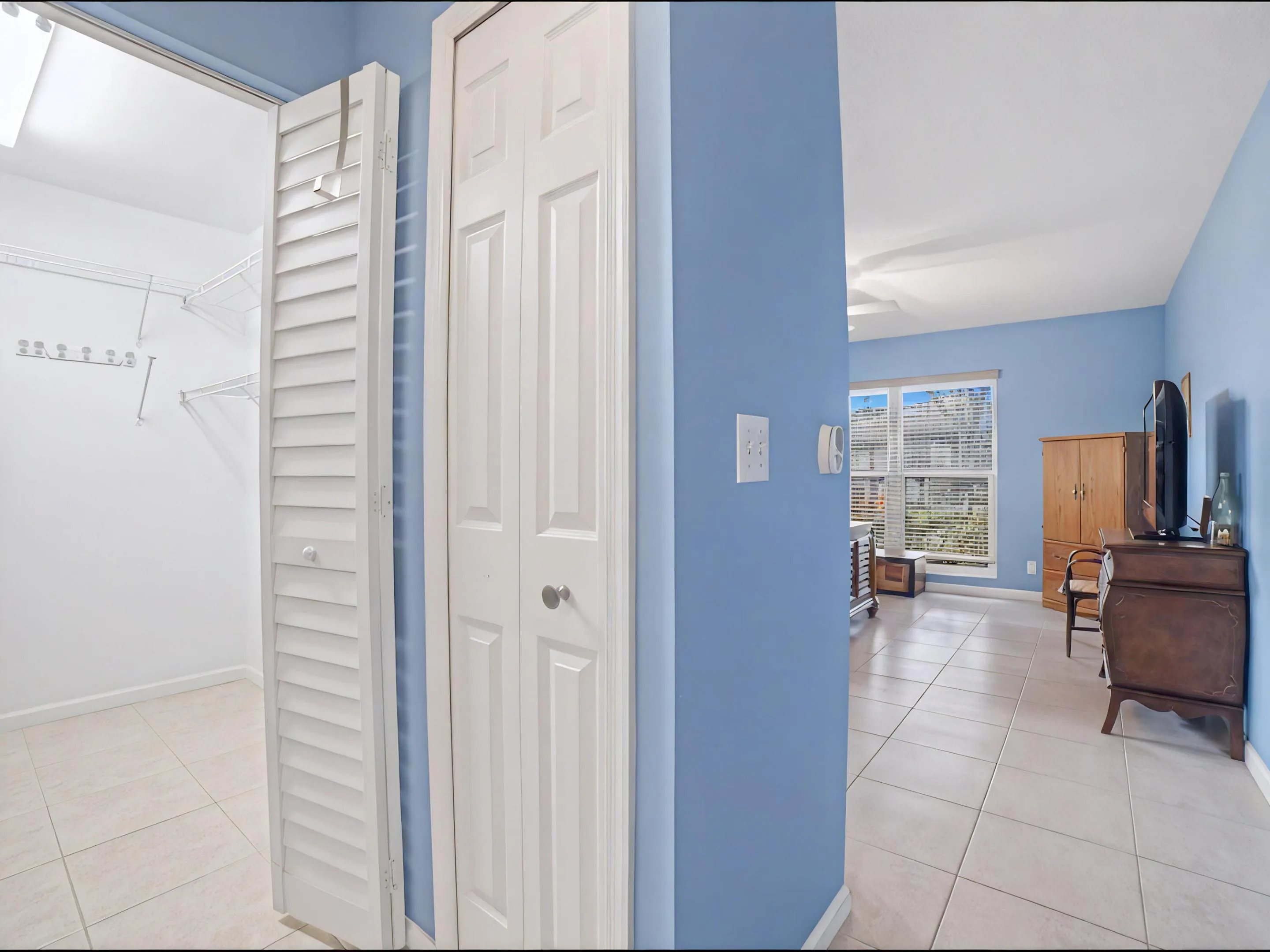Bedroom1-Closet