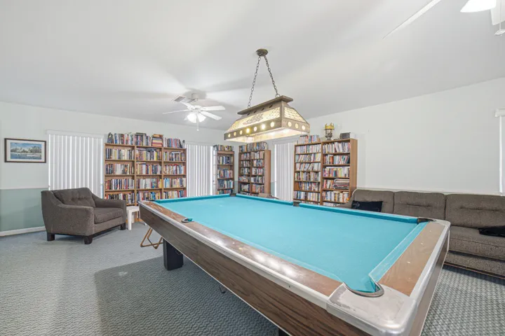 Clubhouse-Billiard