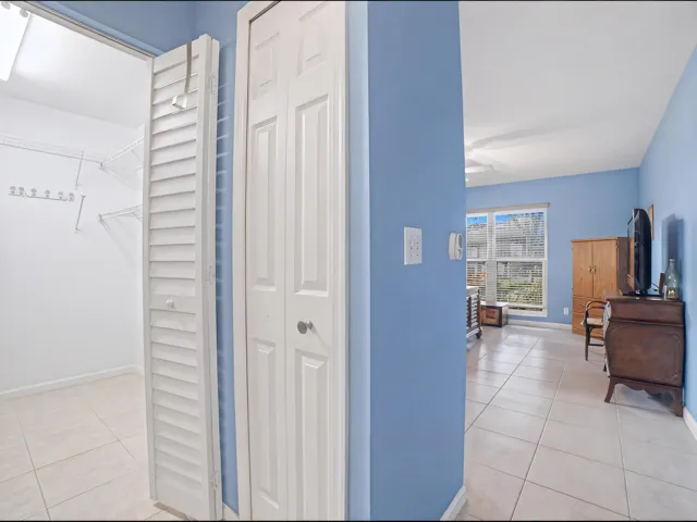Bedroom1-Closet