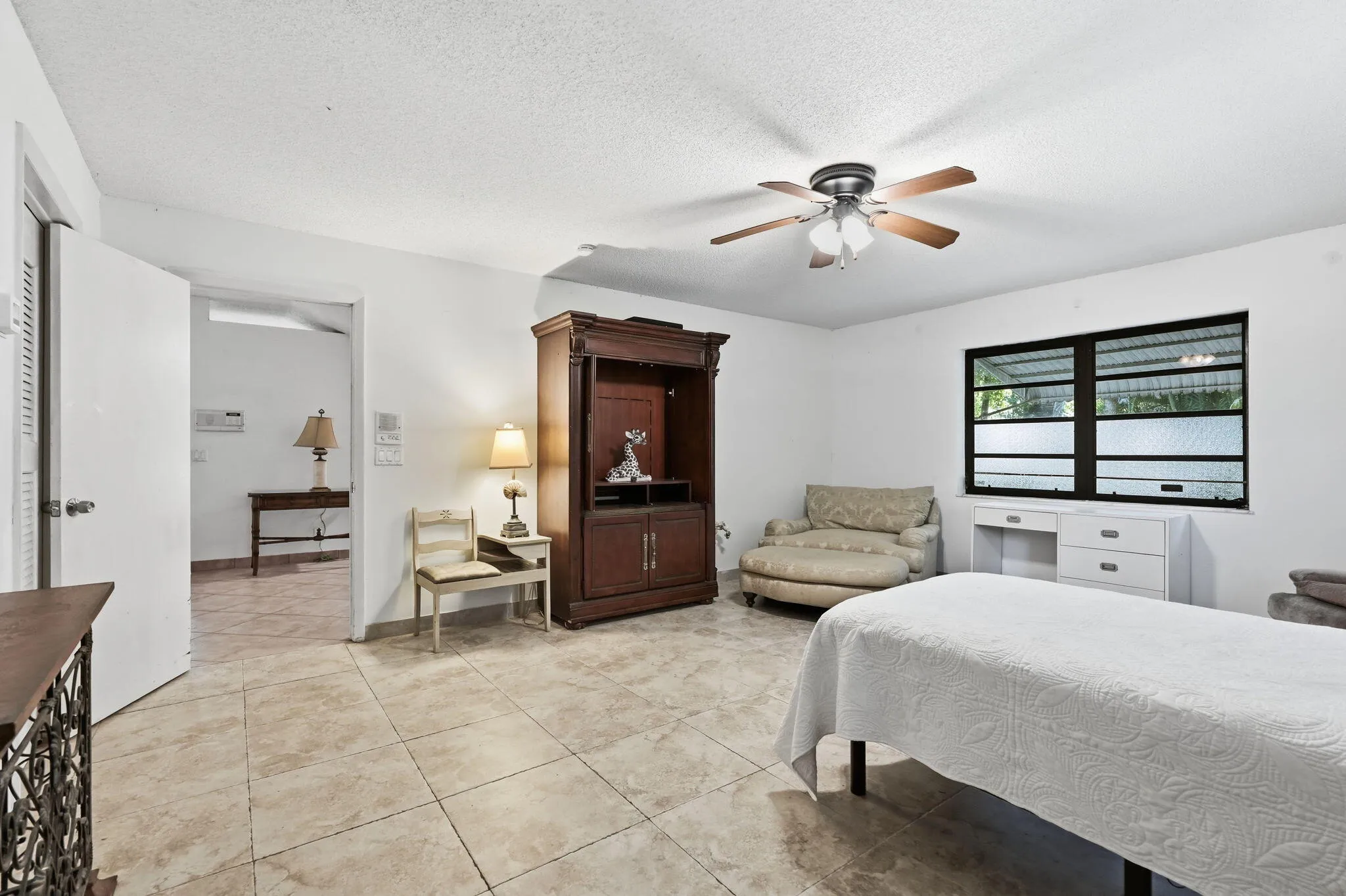 2-web-or-mls-16476_107th_Dr_N_002