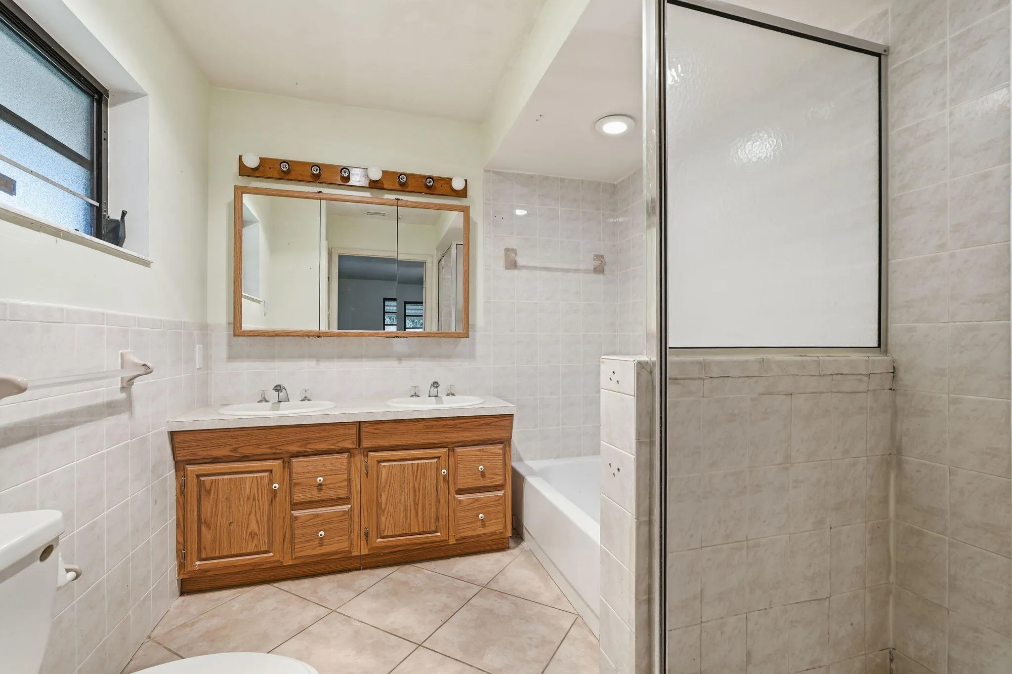 4-web-or-mls-16476_107th_Dr_N_004