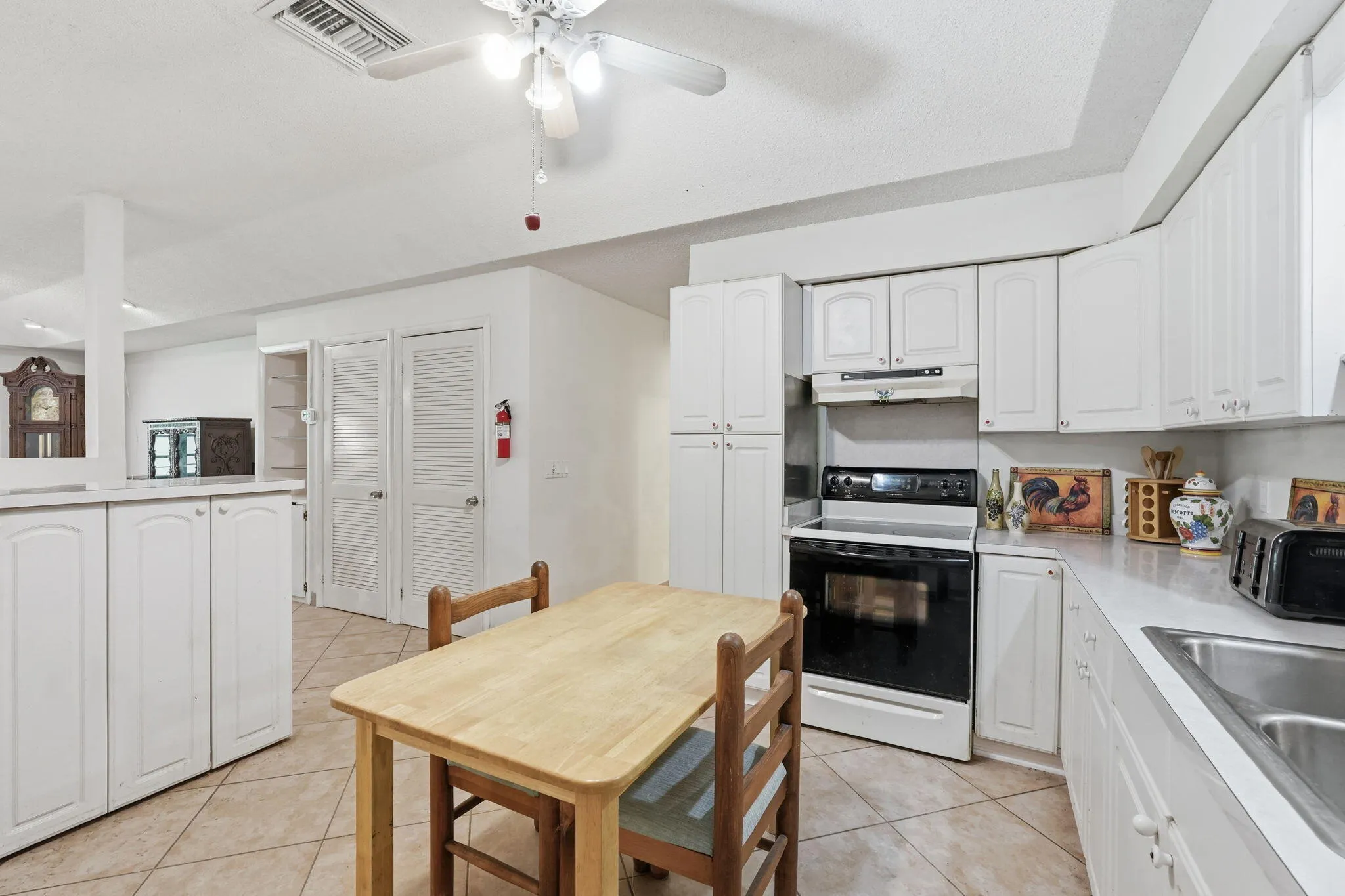 22-web-or-mls-16476_107th_Dr_N_022