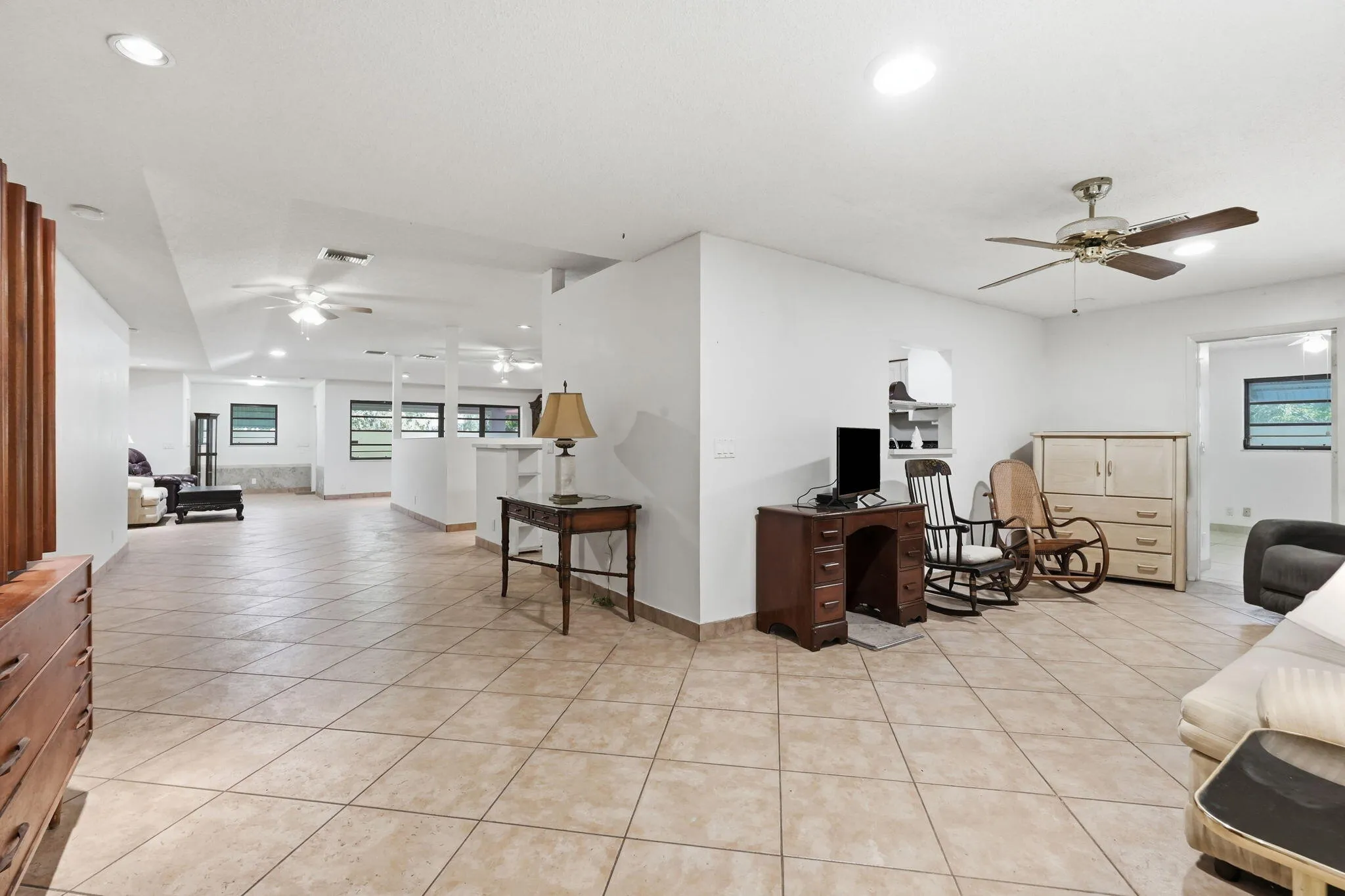 25-web-or-mls-16476_107th_Dr_N_025