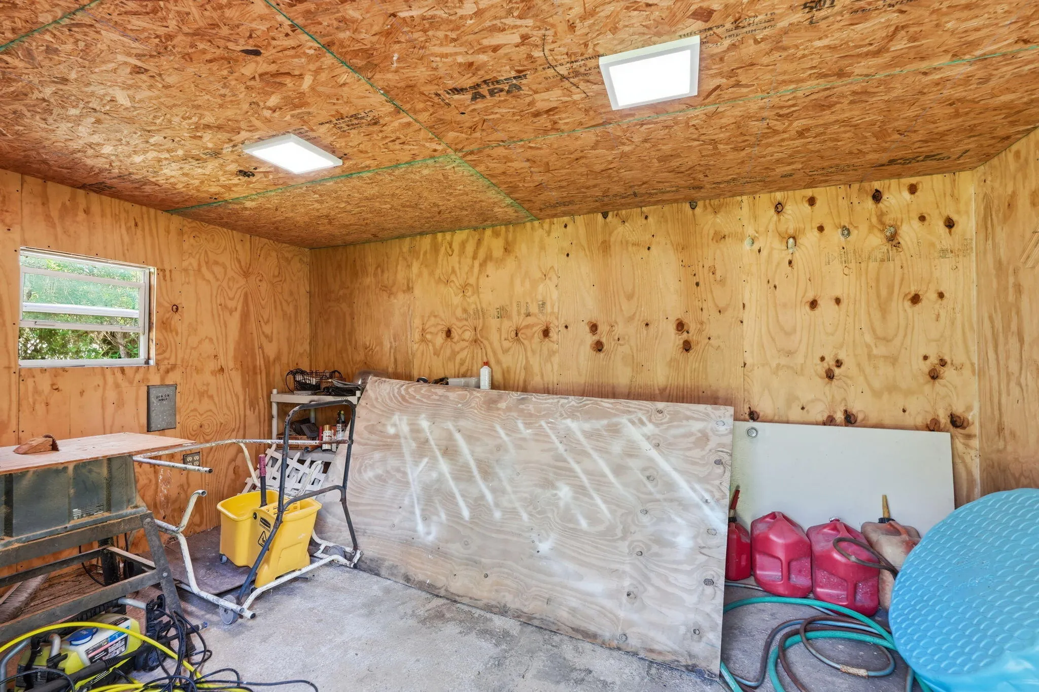 35-web-or-mls-16476_107th_Dr_N_035
