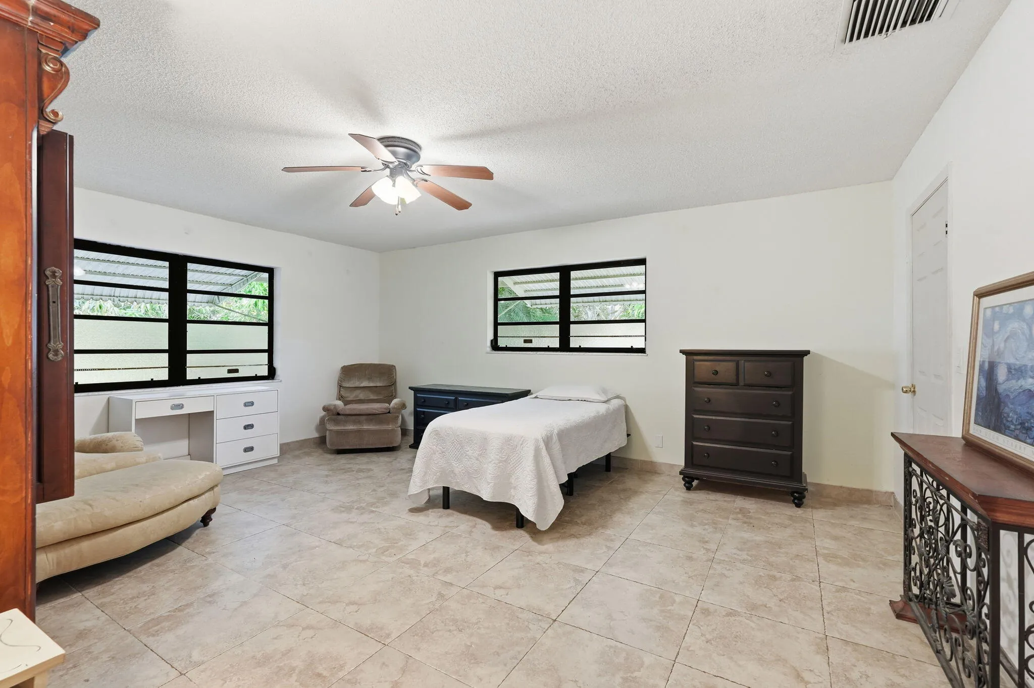 1-web-or-mls-16476_107th_Dr_N_001 (3)