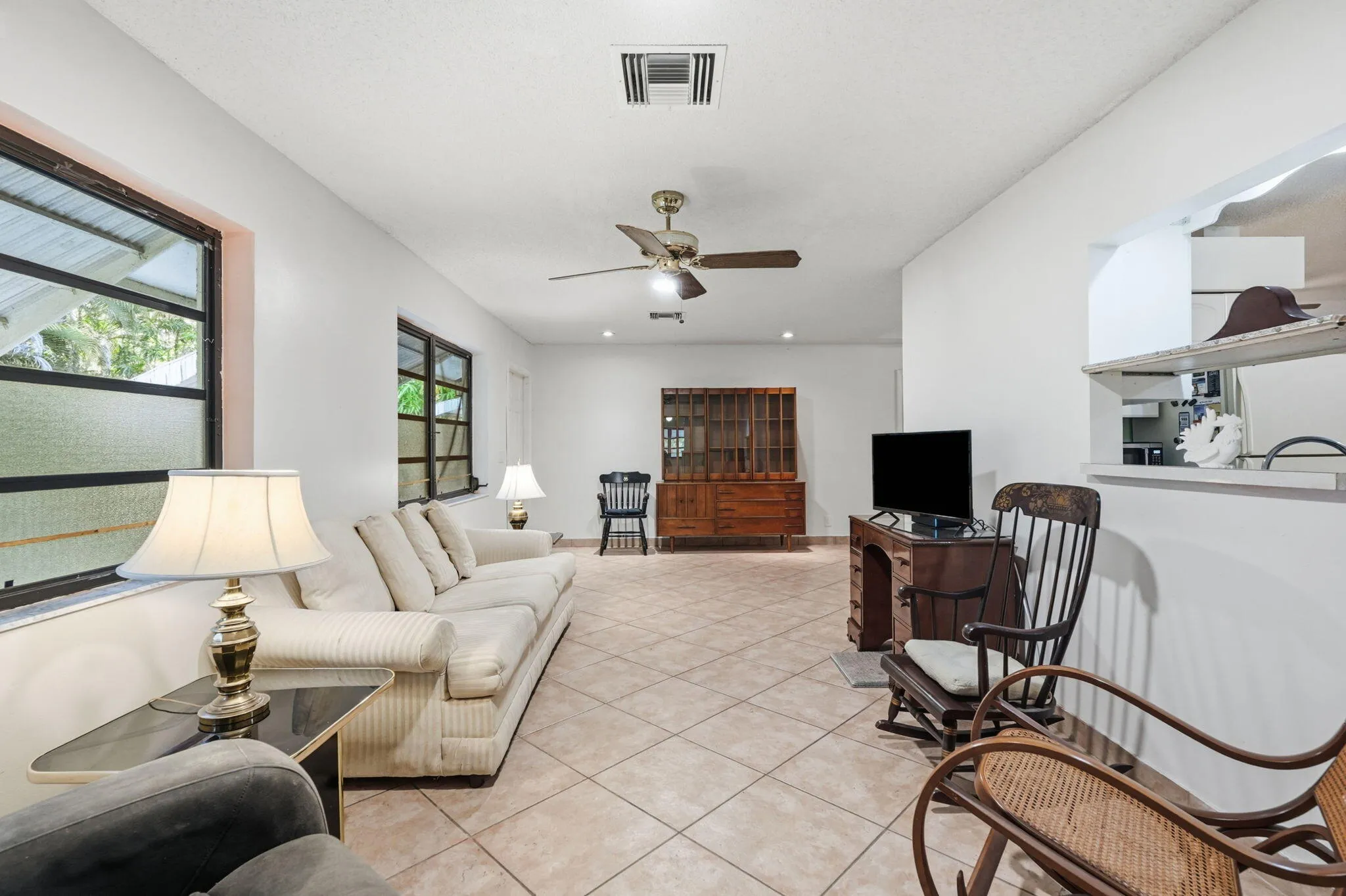 26-web-or-mls-16476_107th_Dr_N_026