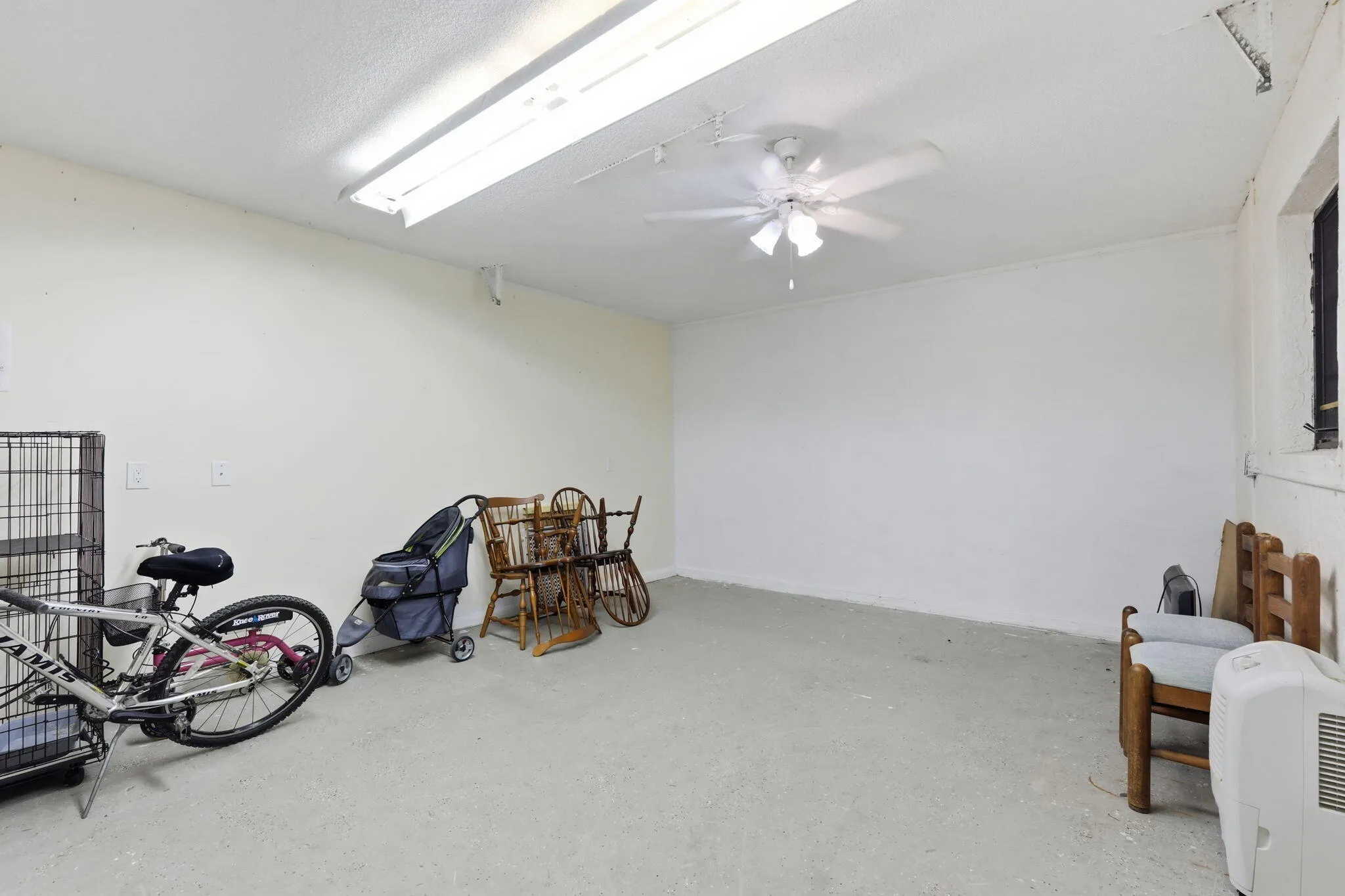 27-web-or-mls-16476_107th_Dr_N_027
