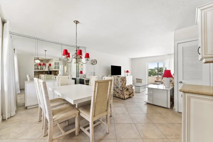 Living/dining room