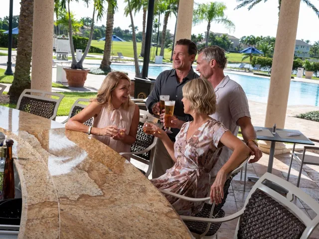 pg-tesoro-poolside-bar-lifestyle-min
