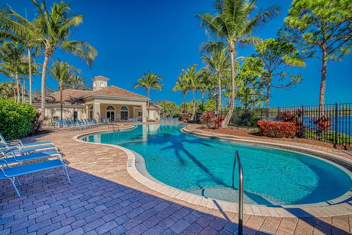 pool&clubhouse1[1]