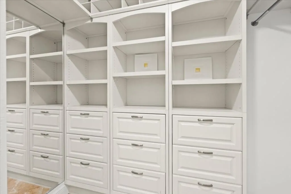 39-Master Walk-in Closet (2)