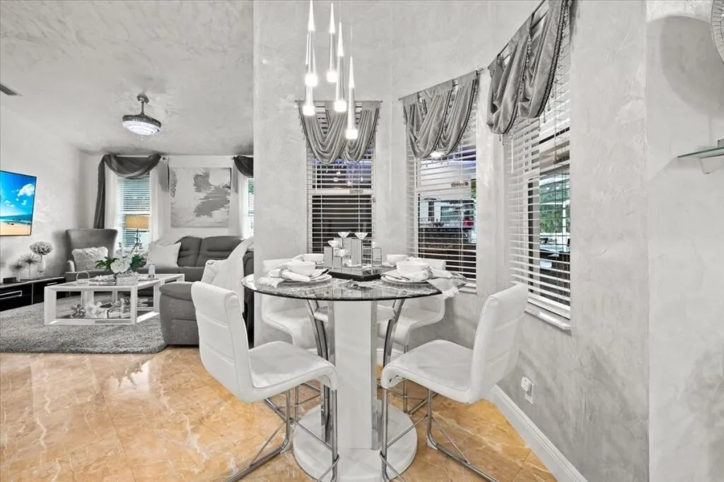 25-Breakfast Nook