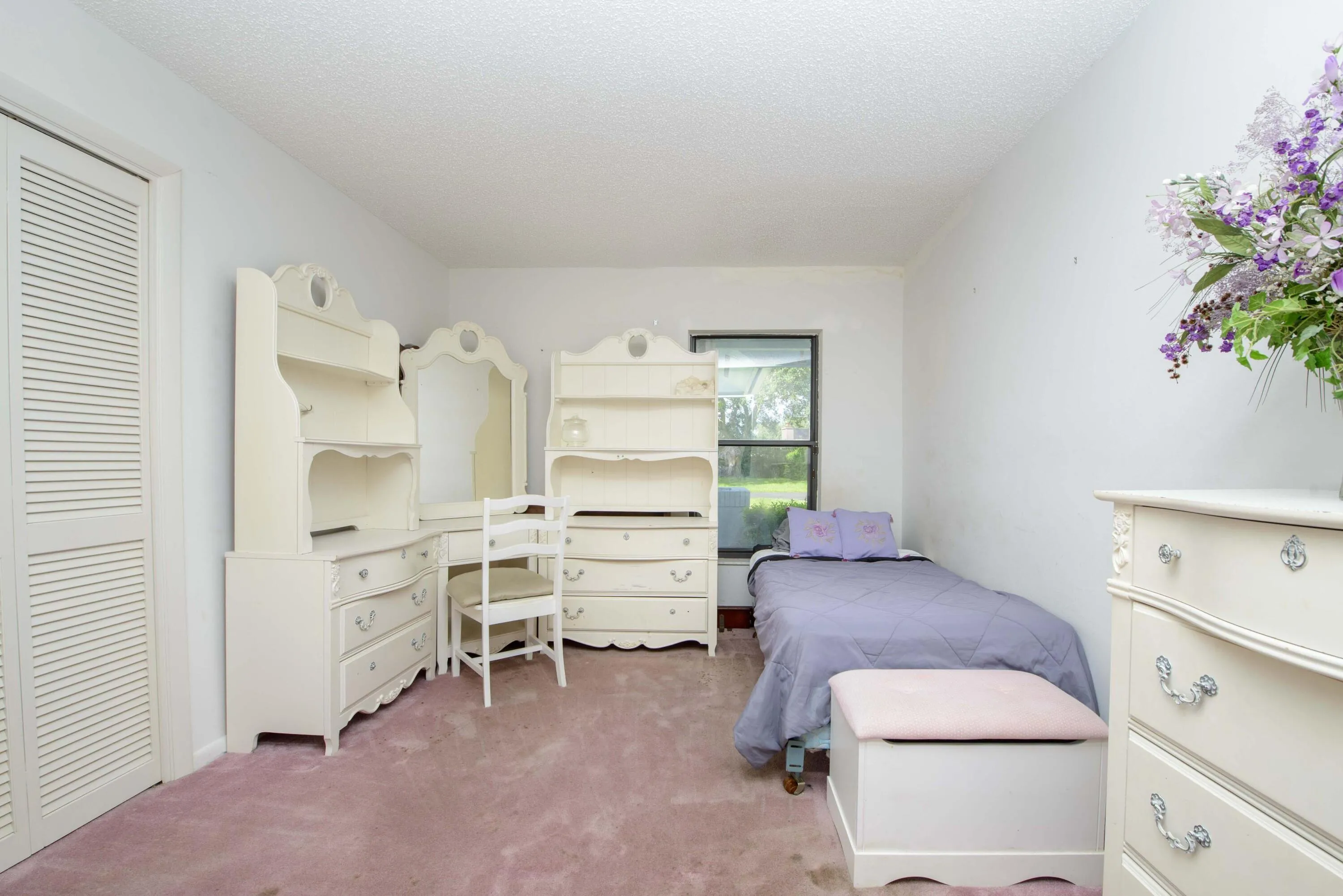 08- 1st Bedroom (1)