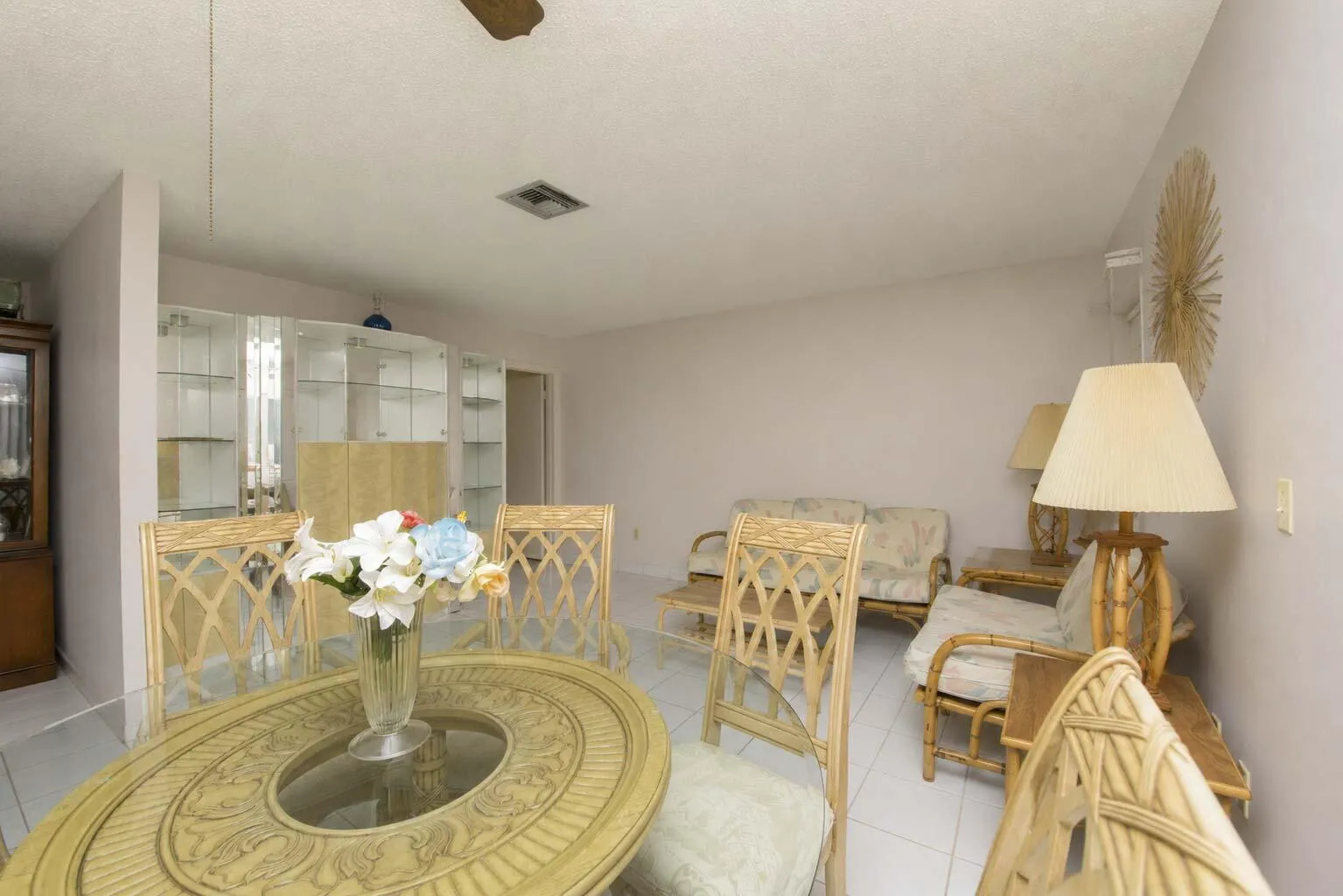 05- Family room (3a)