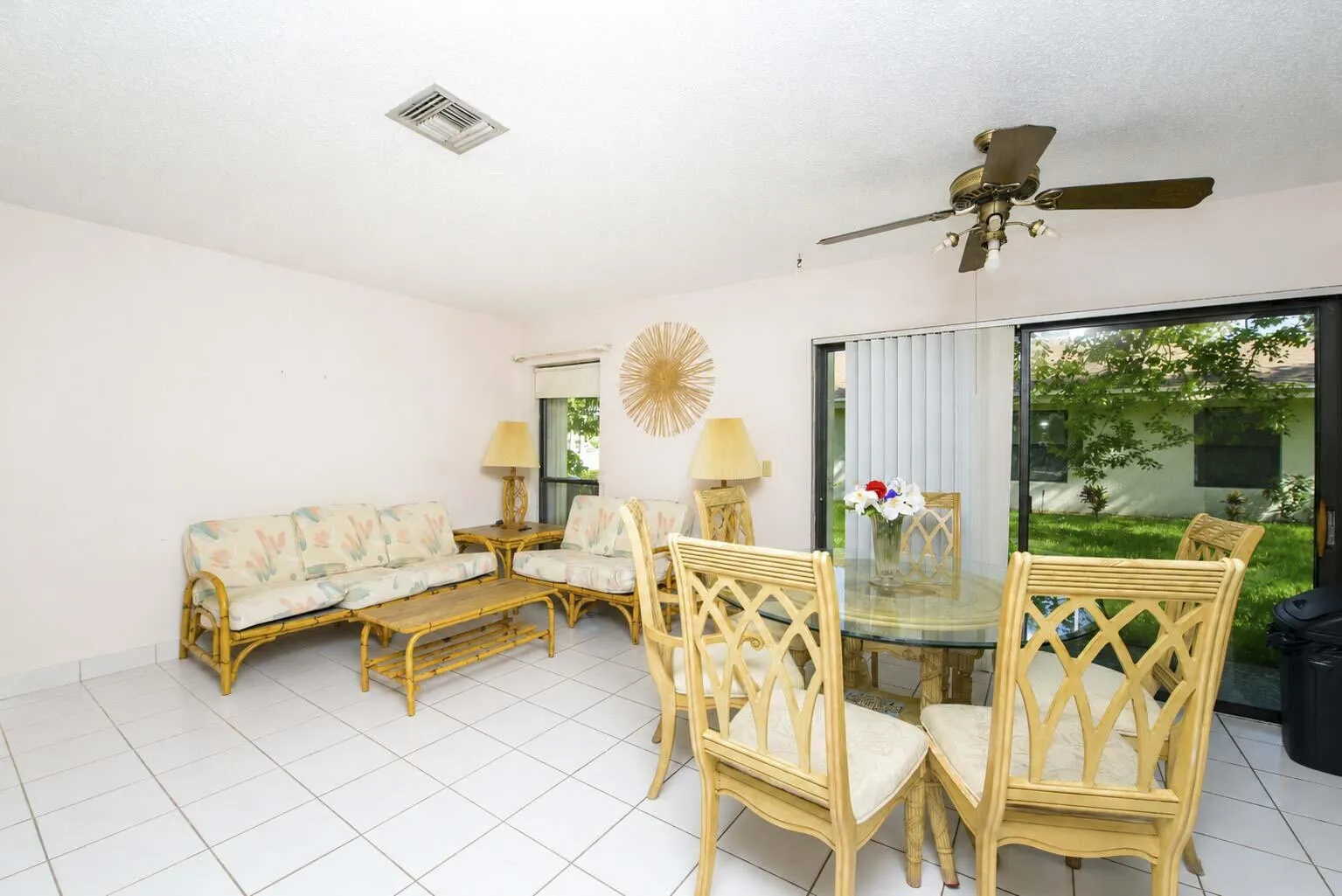 05- Family room (1a)