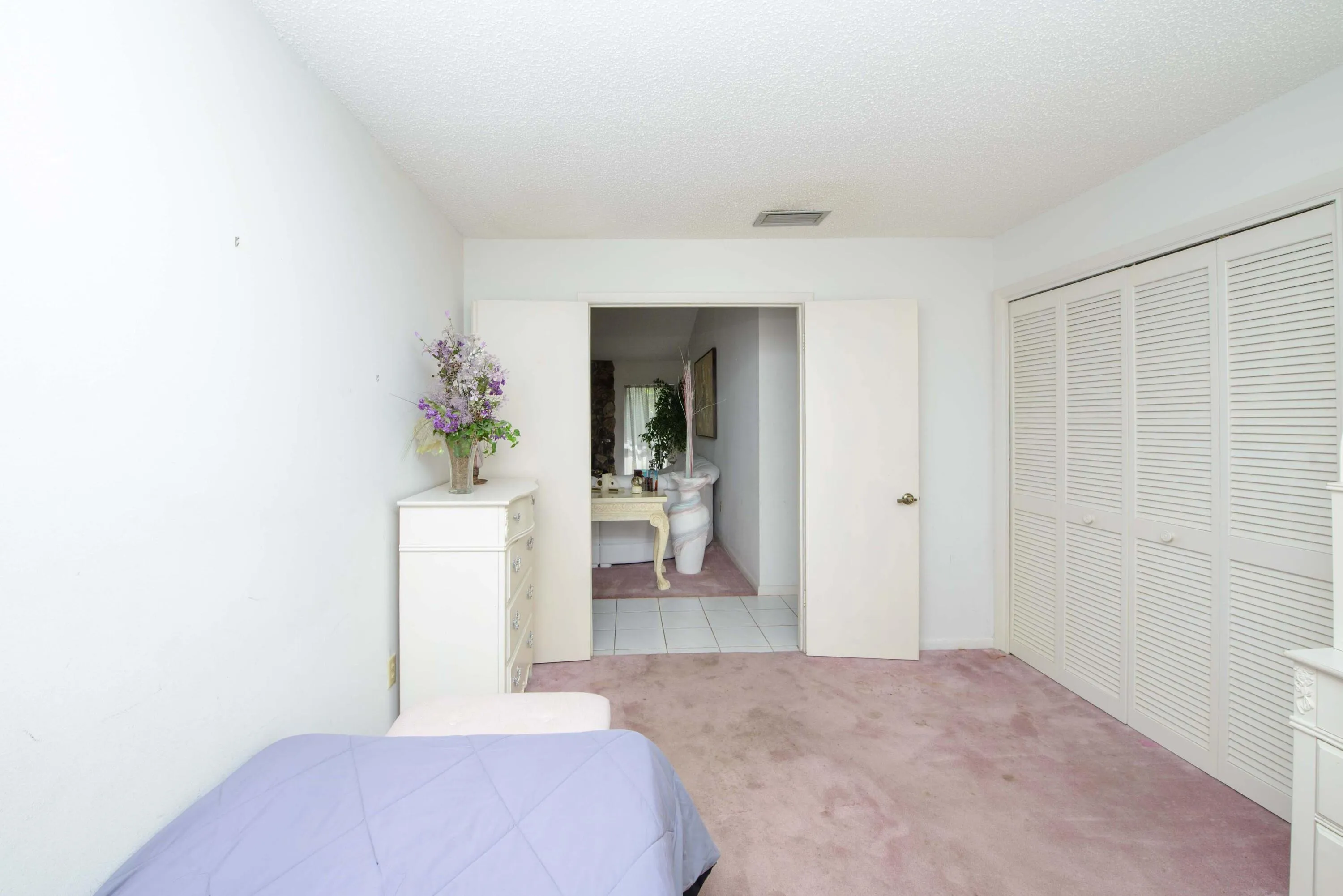 08- 1st Bedroom (5)