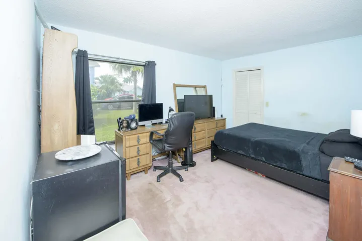13- 2nd bedroom (4)