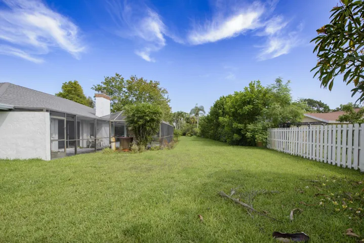 16- Backyard (4)