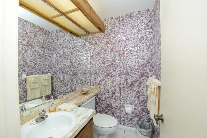 04- Half bathroom (3)