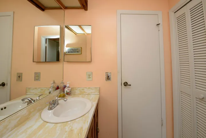 12- 2nd bath (3)