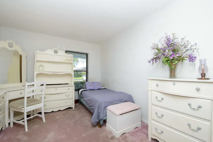 08- 1st Bedroom (2)