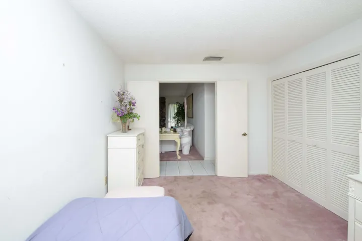 08- 1st Bedroom (5)