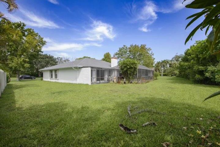 16- Backyard (2)