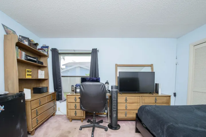13- 2nd bedroom (2)