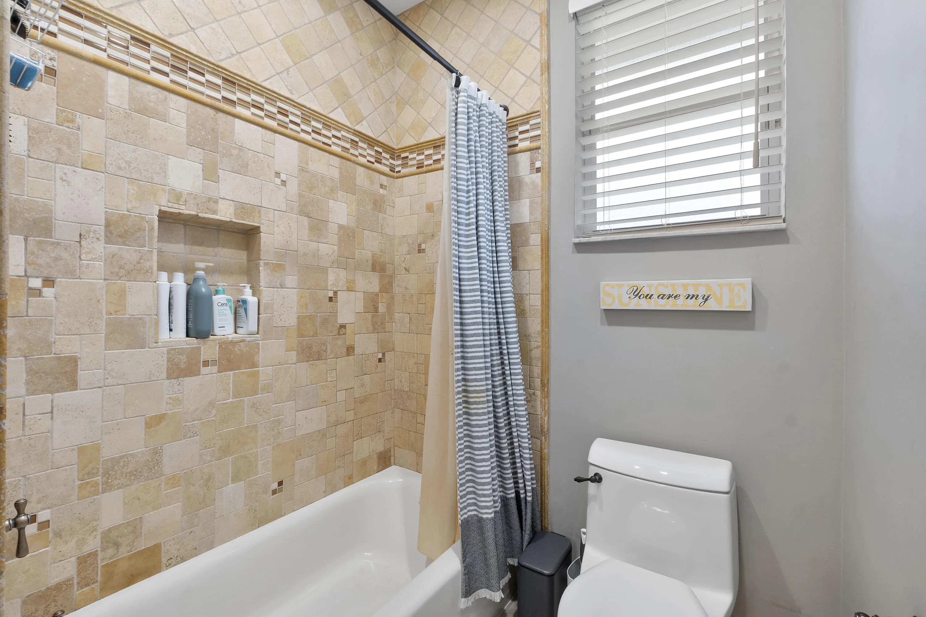9317 NW 62nd Ct_020