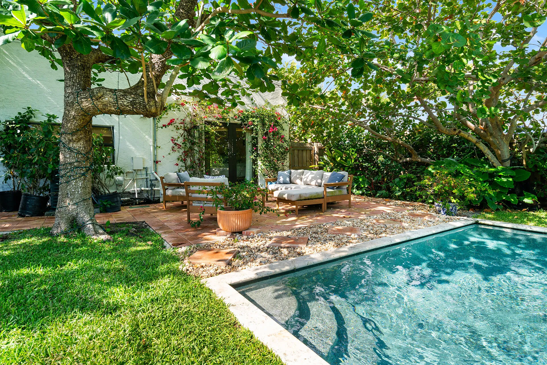 520-28TH-ST-33407-042
