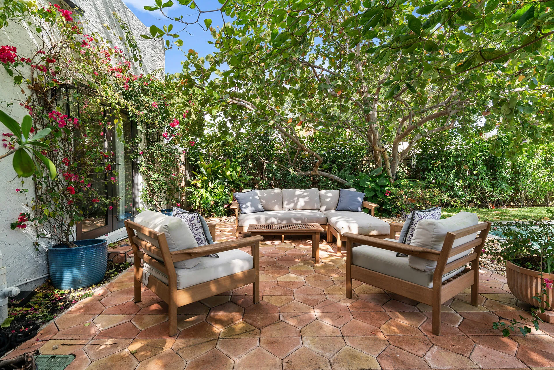 520-28TH-ST-33407-036