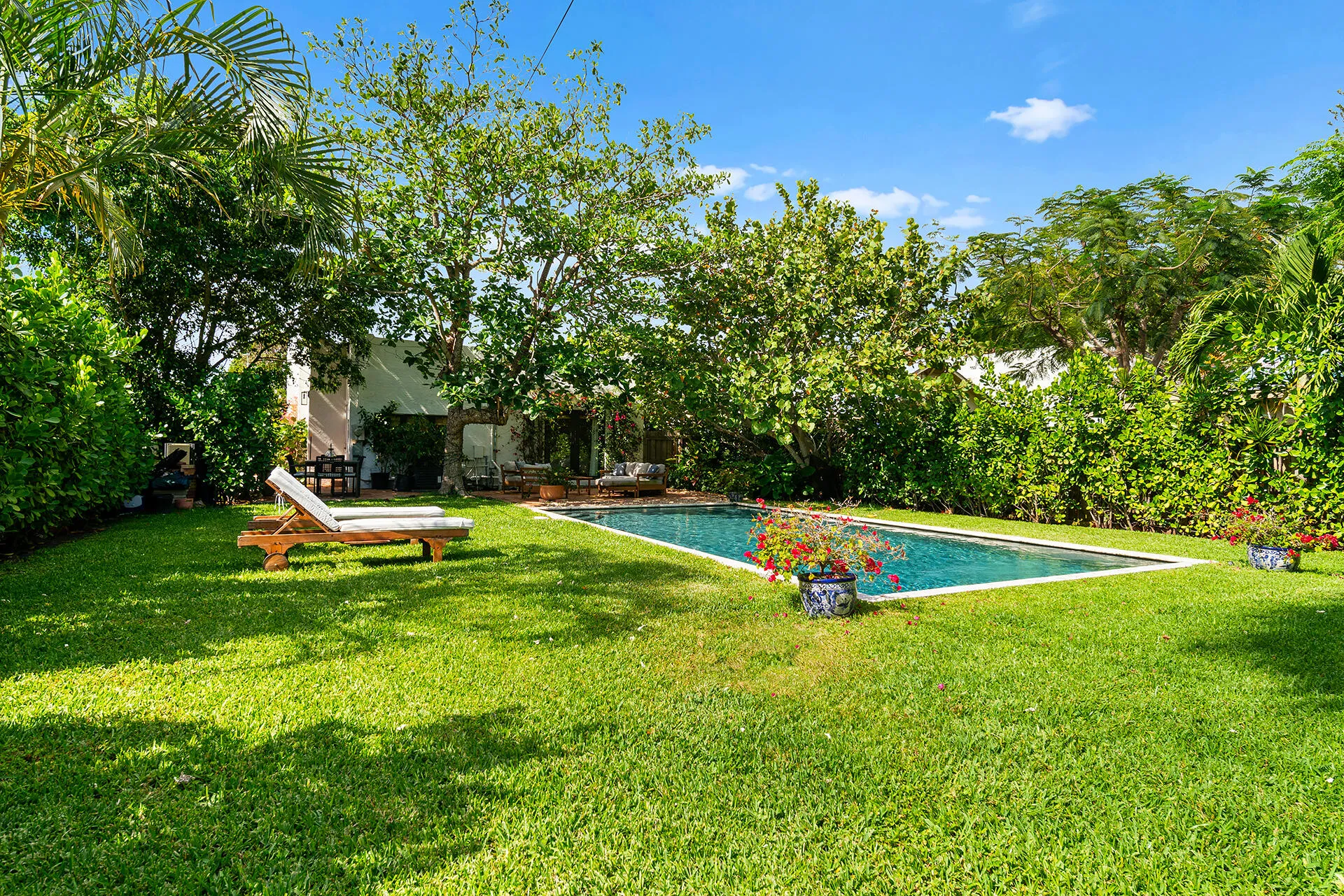 520-28TH-ST-33407-039