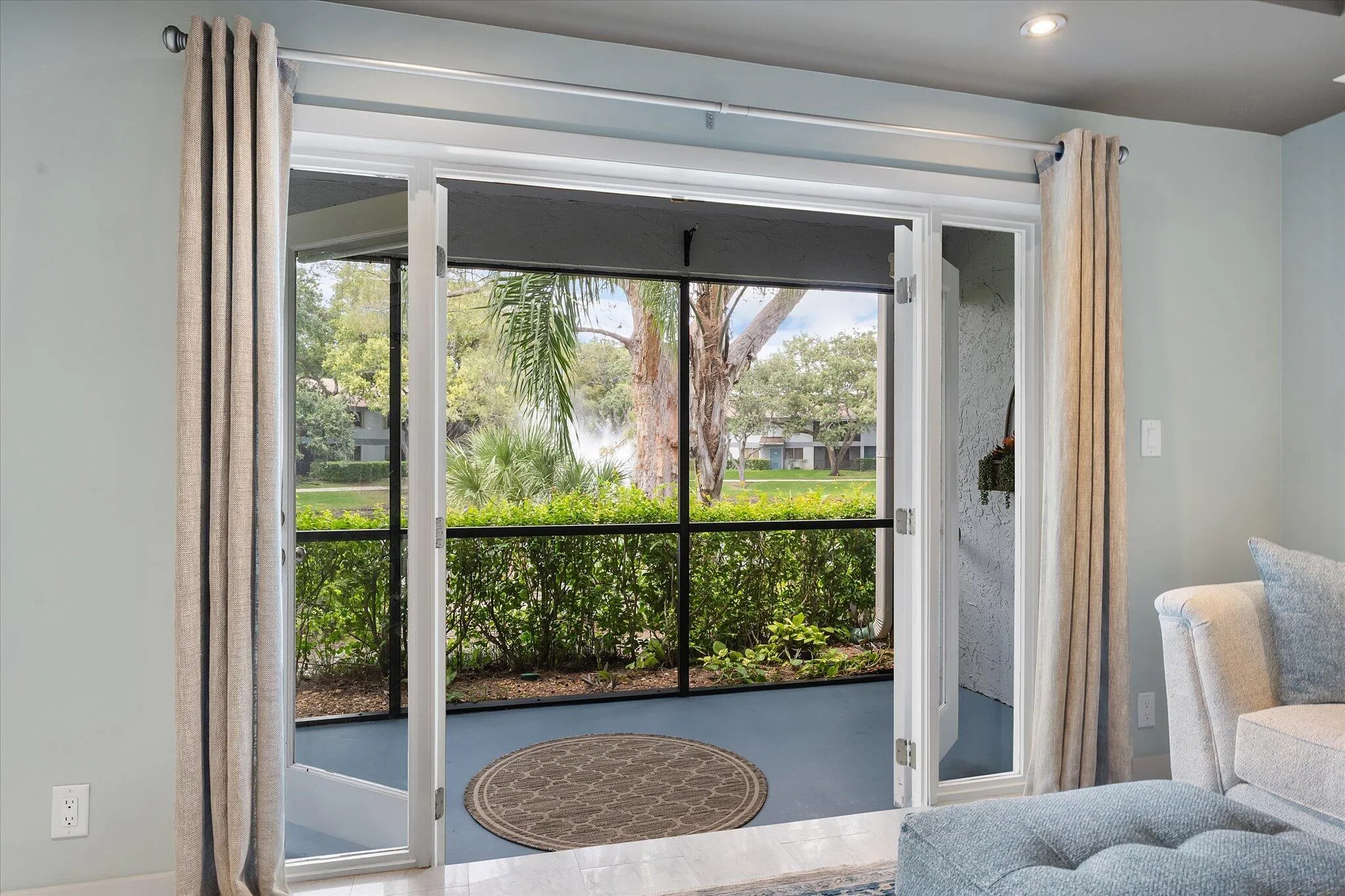 15-2705 Oakland Forest Drive unit 104_01