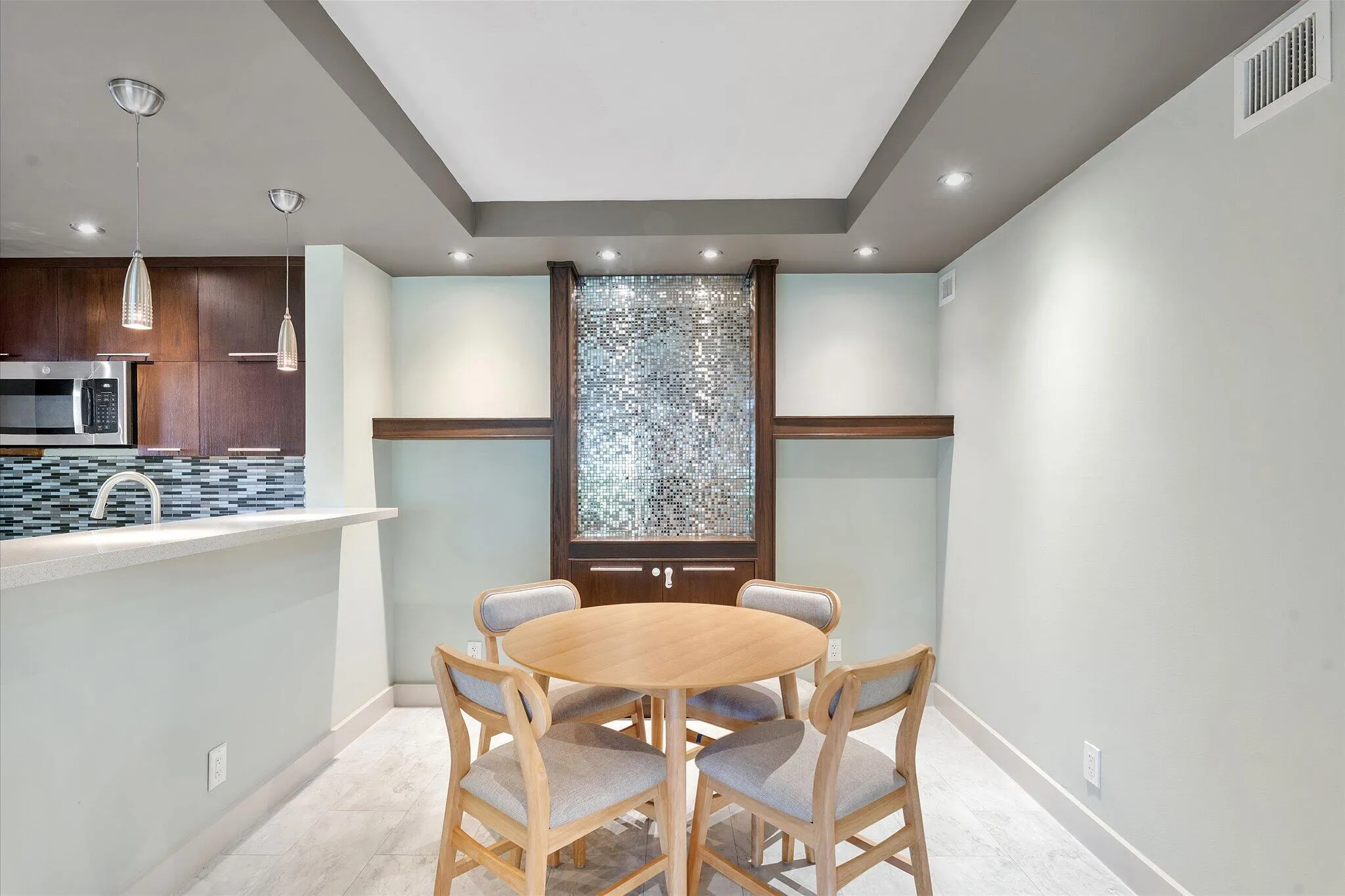 16-2705 Oakland Forest Drive unit 104_01