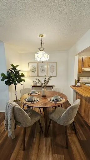 Virtually staged