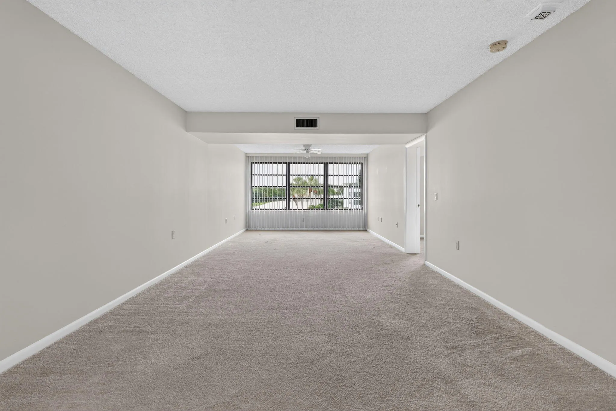 LIVING RM