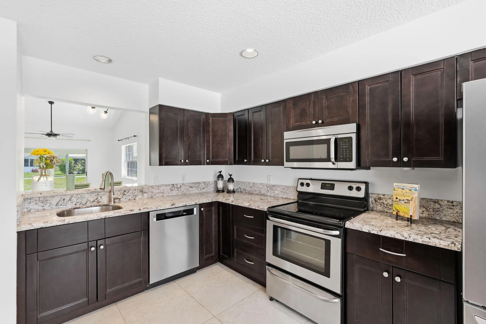 20-web-or-mls-6616_Marissa_Cir_021